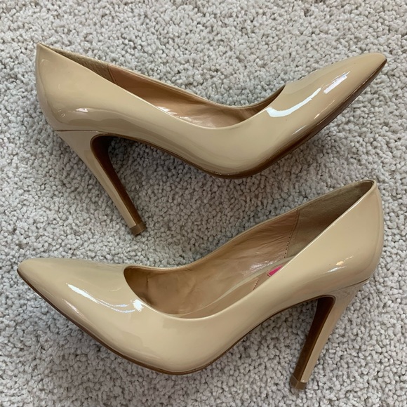 NEW! Women's ISAAC MIZRAHI Nude BEIGE Patent Leather ISLAMIS Spike Heel PUMPS  6 - Picture 3 of 6